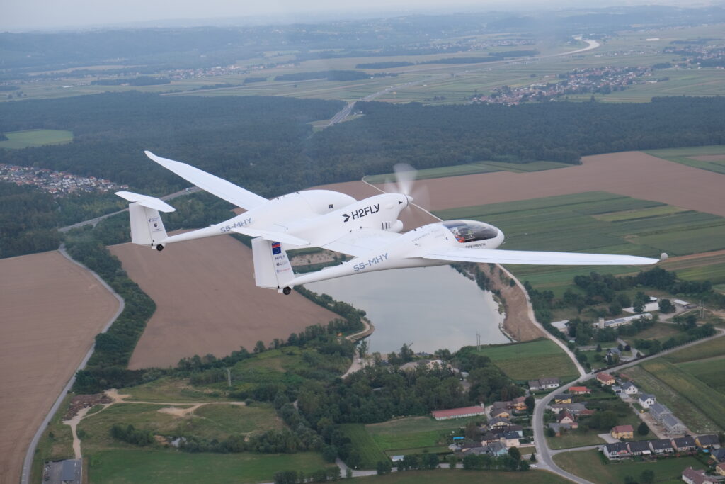 Hydrogen-powered Aircraft Completes its First Flight